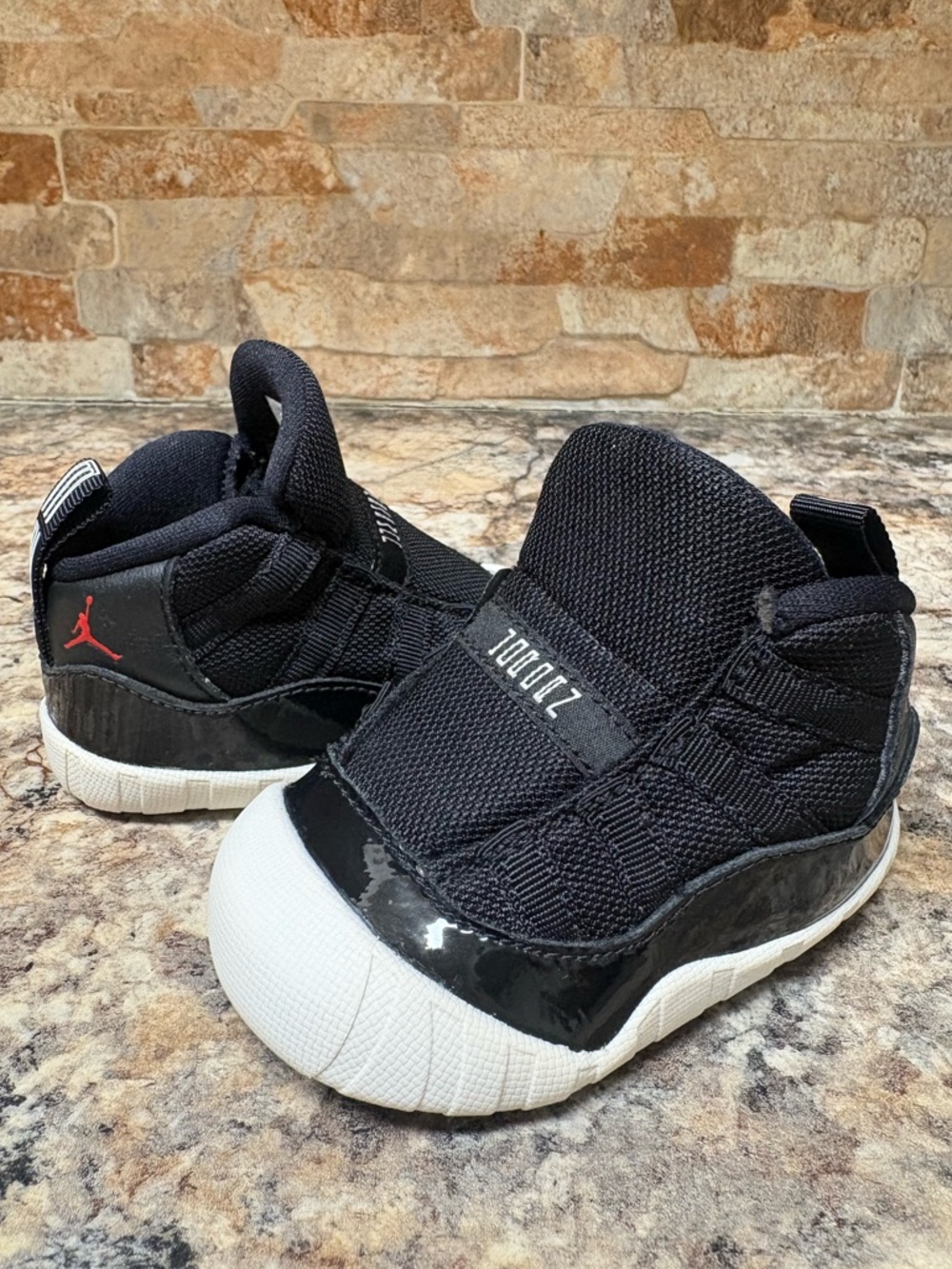 AIR JORDAN 11 72-10 CRIB BOOTIE BLACK-VARSITY RED-WHITE CI6165-061 Size 3C